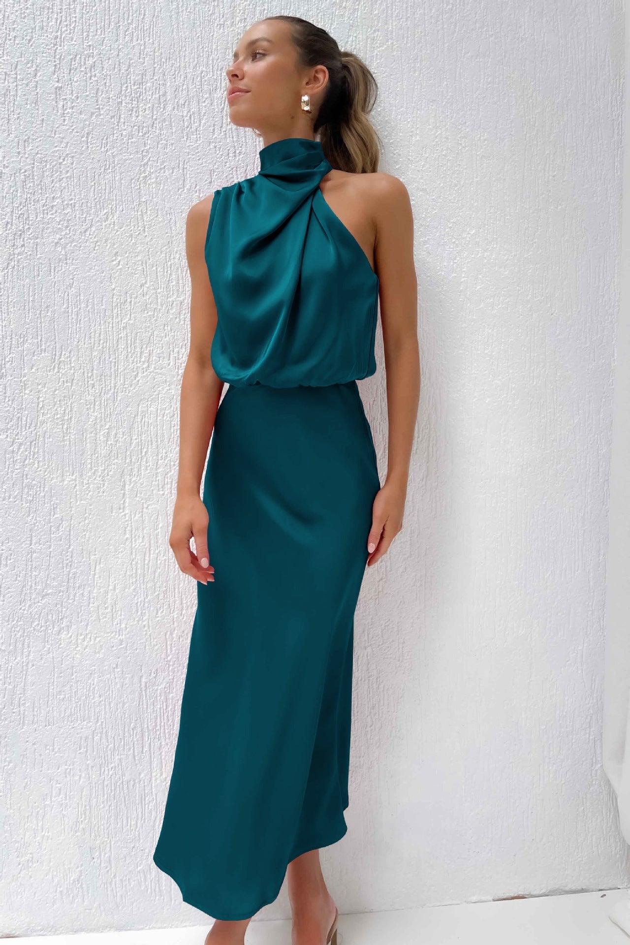 Valeria™ | Vestido Largo de Satén con Cuello Halter