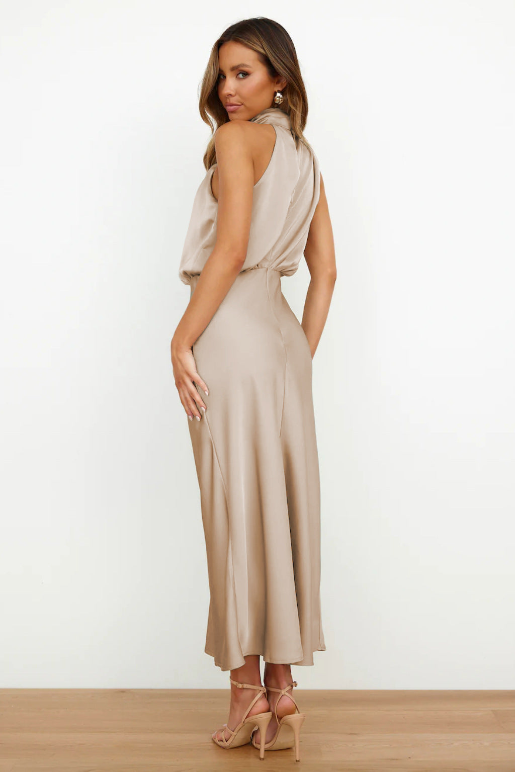 Valeria™ | Vestido Largo de Satén con Cuello Halter