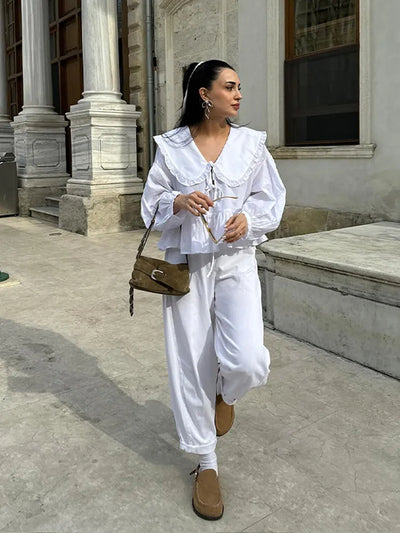 Blusa de Encaje LanternElegance