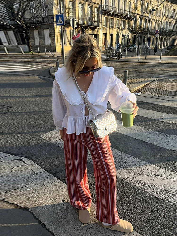 Blusa de Encaje LanternElegance