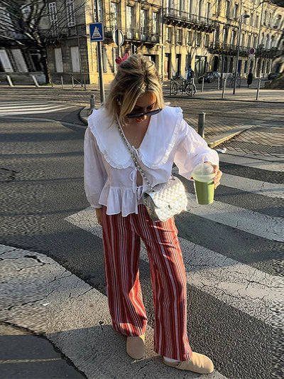 Blusa de Encaje LanternElegance