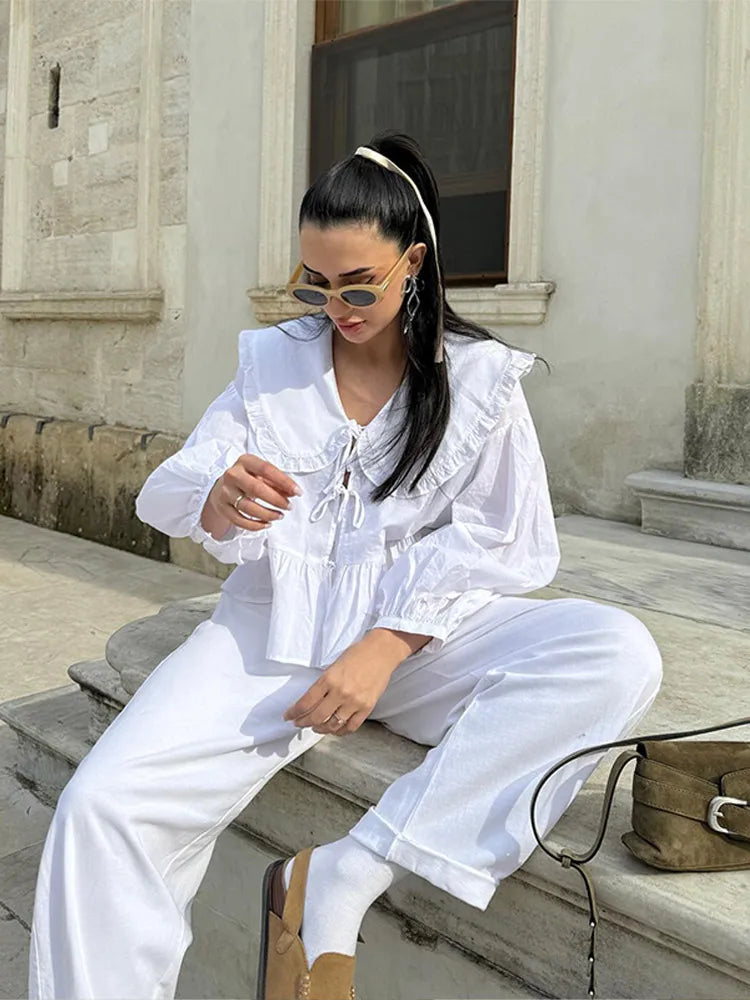 Blusa de Encaje LanternElegance