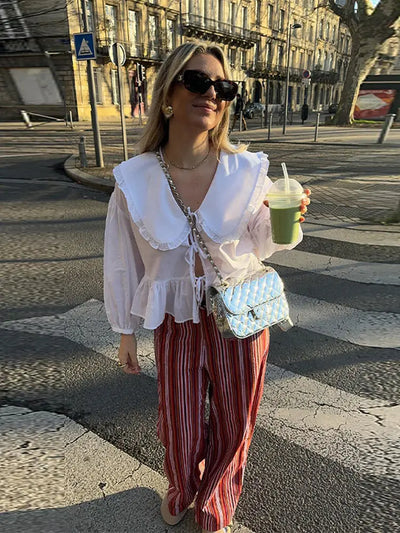 Blusa de Encaje LanternElegance