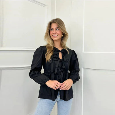 Blusa con Lazo de Encaje