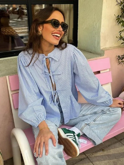 Blusa con Lazo de Encaje