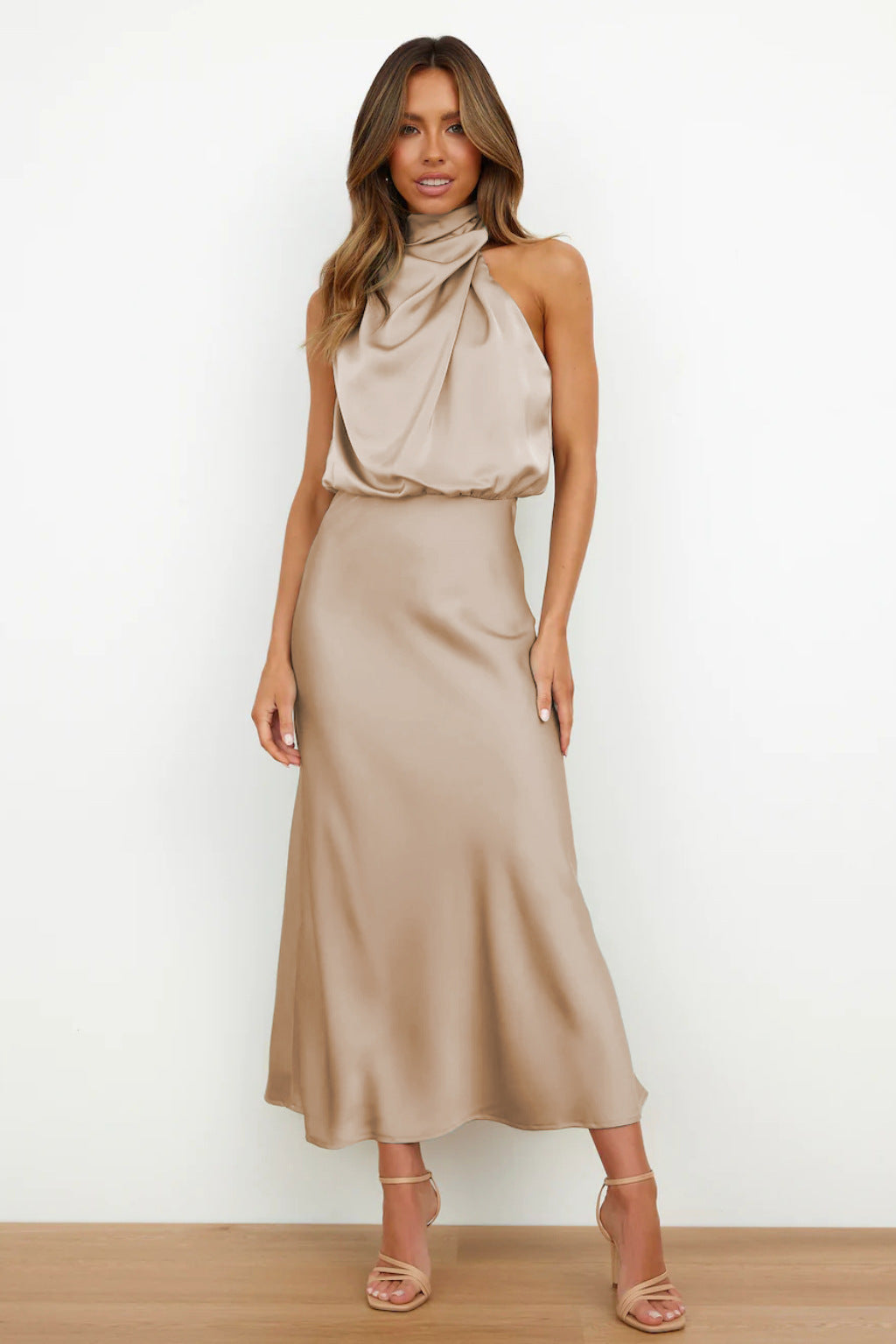 Valeria™ | Vestido Largo de Satén con Cuello Halter